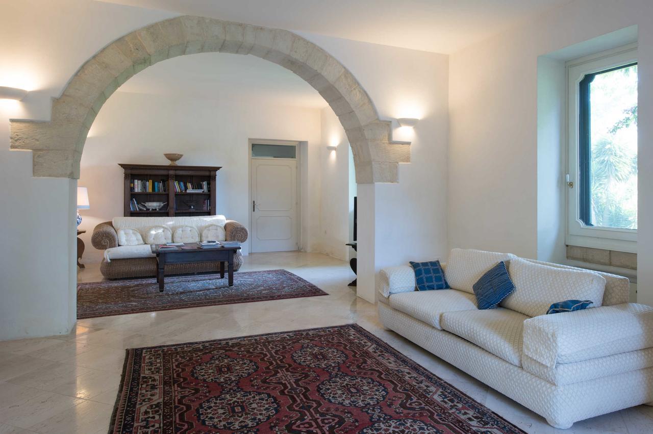 Castello Di Casamassella Bed & Breakfast Стая снимка